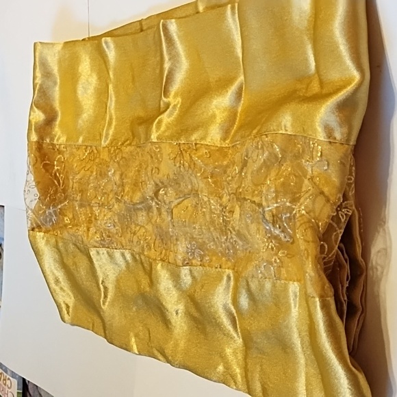 New Gold Pre Lighted Holiday Table Runner - Picture 2 of 12